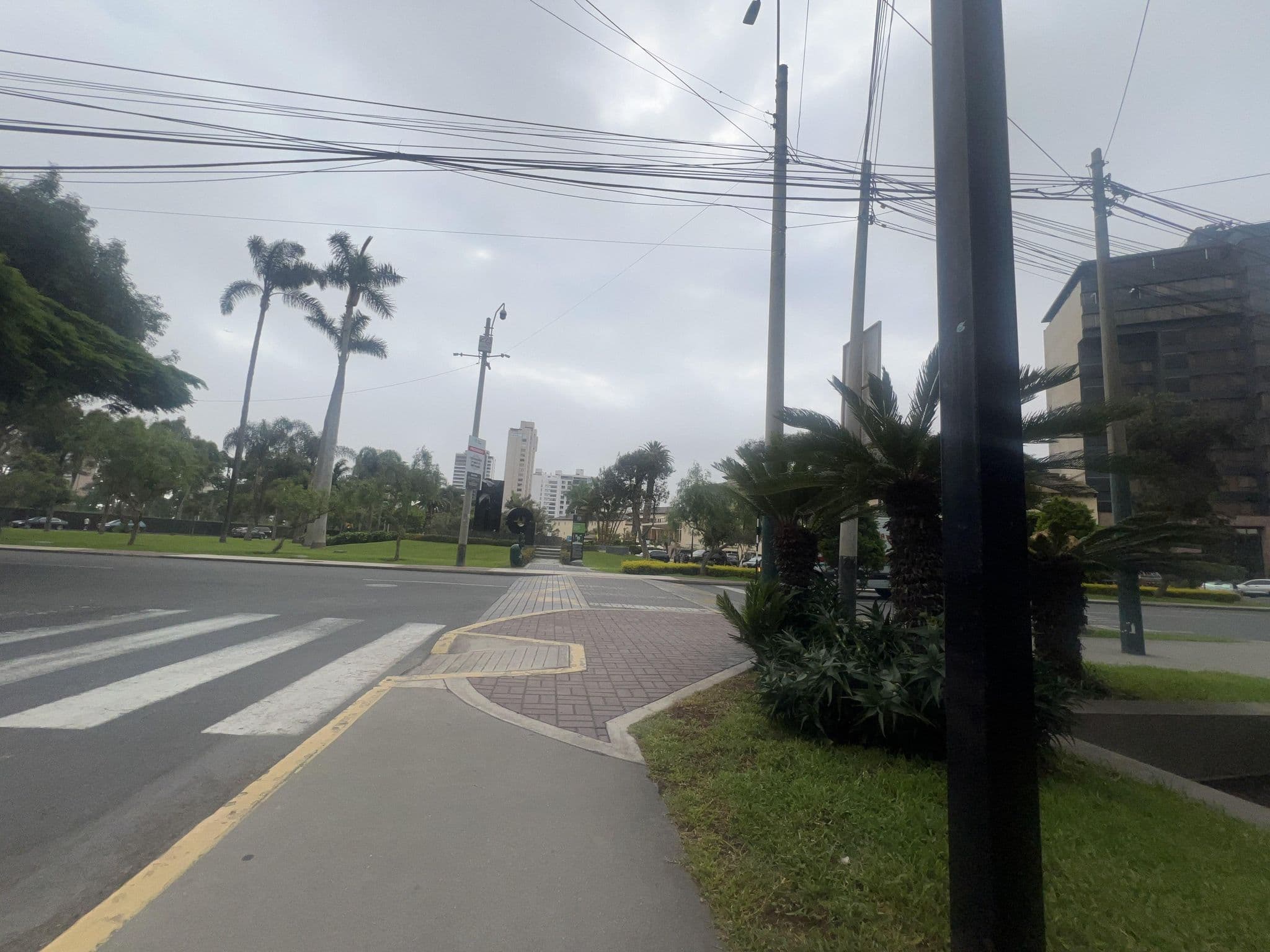 Street view near Hotel Libertador Lima, San Isidro — © shogohirasawa (CC BY-SA · Mapillary)