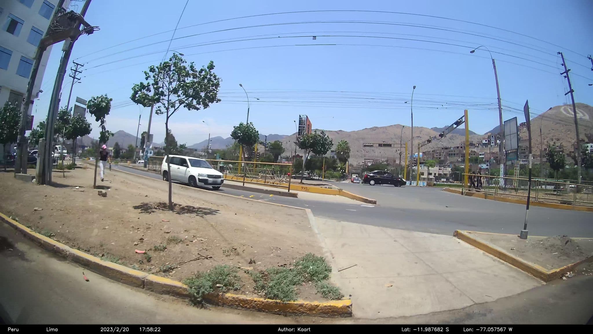 Street view near Hostal “Xica”, Independencia — © kaart_2 (CC BY-SA · Mapillary)