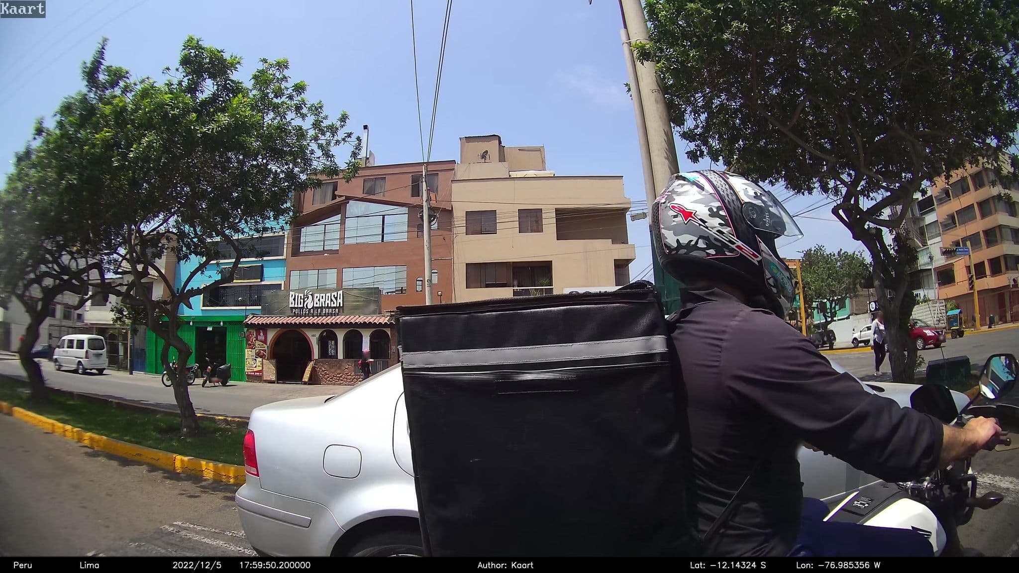 Street view near Hotel Acuario, Santiago de Surco — © kaart5 (CC BY-SA · Mapillary)
