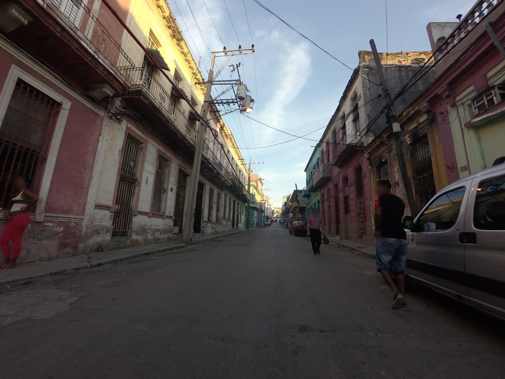 Street view near Casa de Sucel Jerez, Centro Habana
