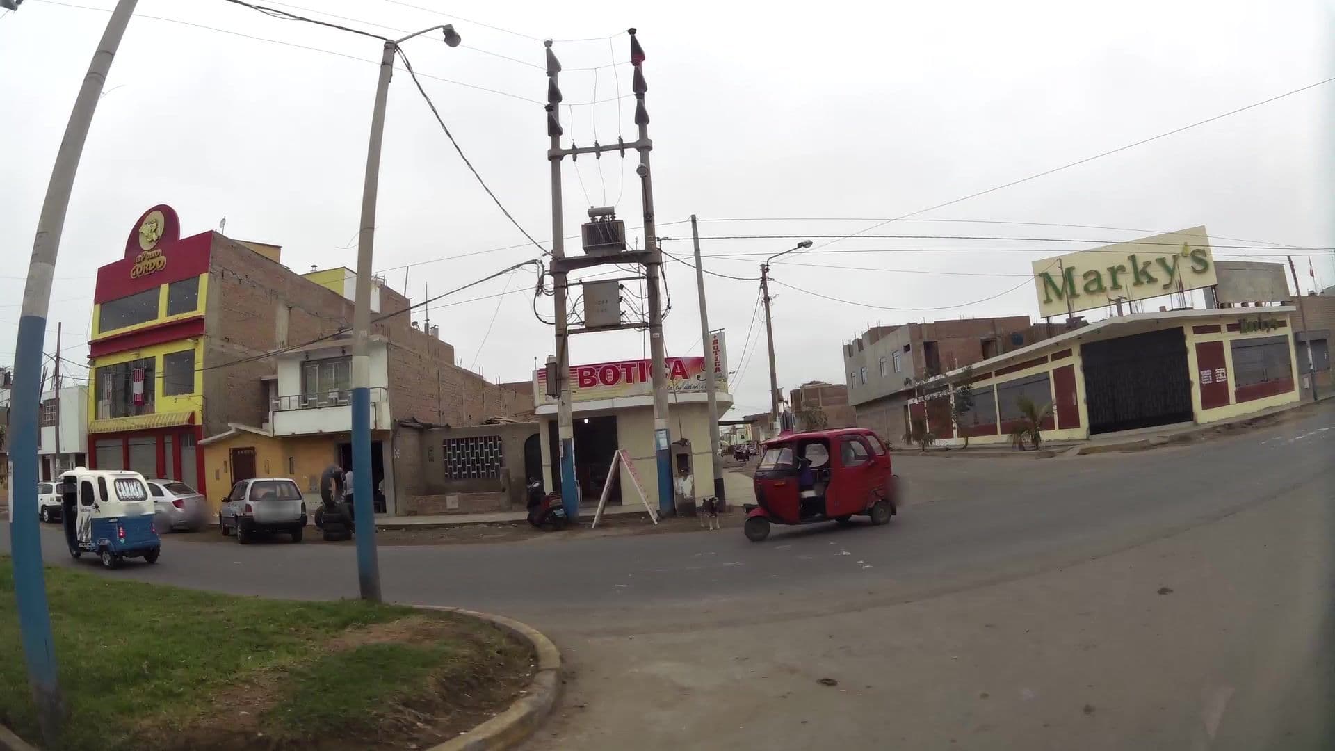 Street view near Hostal el Bumerang, Pisco — © kaartcam (CC BY-SA · Mapillary)