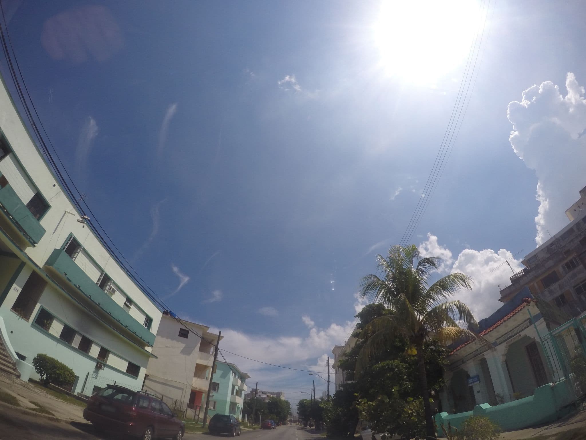 Street view near Isla Azul, Vedado