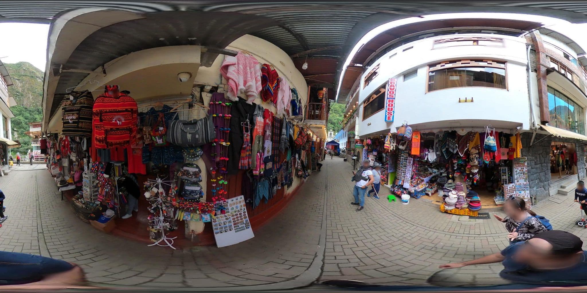 Street view near Hostal Joe Inn, Machupicchu — © jaderbavaresco (CC BY-SA · Mapillary)