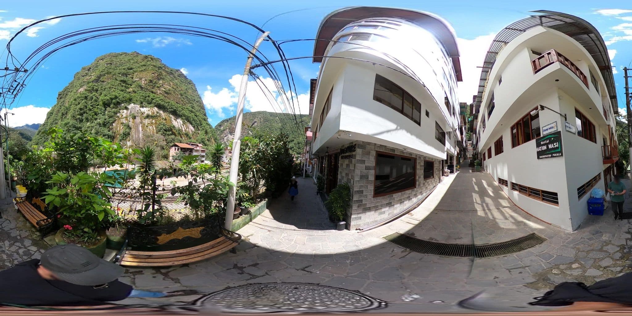 Street view near Usgar Machu Picchu Inn, Machupicchu — © jaderbavaresco (CC BY-SA · Mapillary)