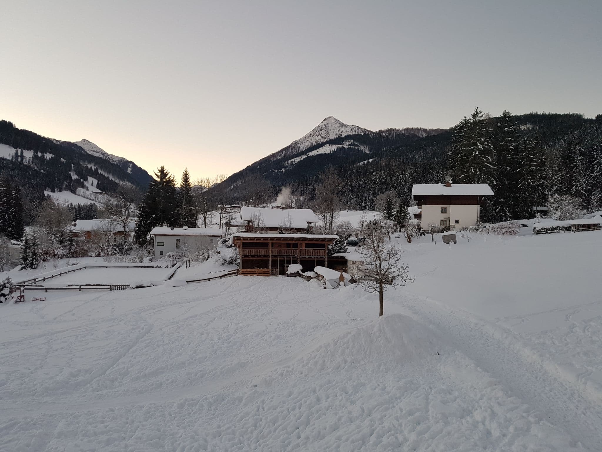Street view near Appartements Isegrim, Altenmarkt im Pongau — © grin (CC BY-SA · Mapillary)
