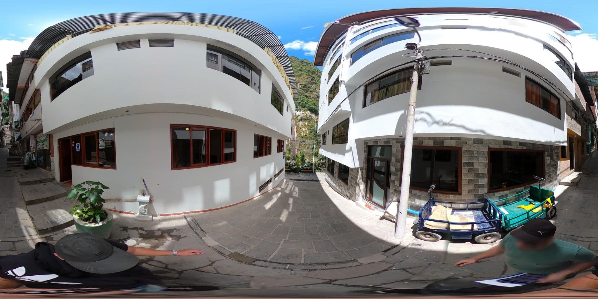 Street view near Inka House, Machupicchu — © jaderbavaresco (CC BY-SA · Mapillary)