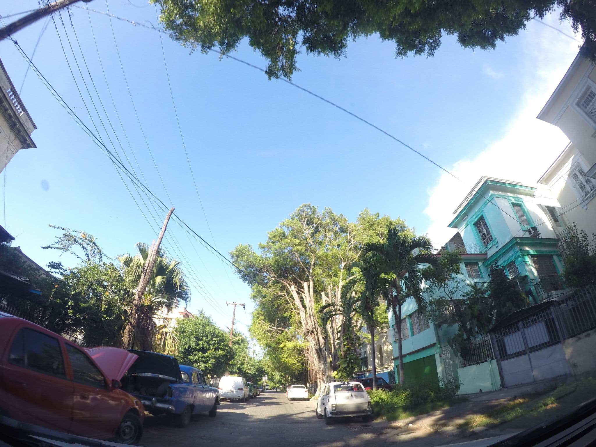 Street view near Portal Teresita, Havana