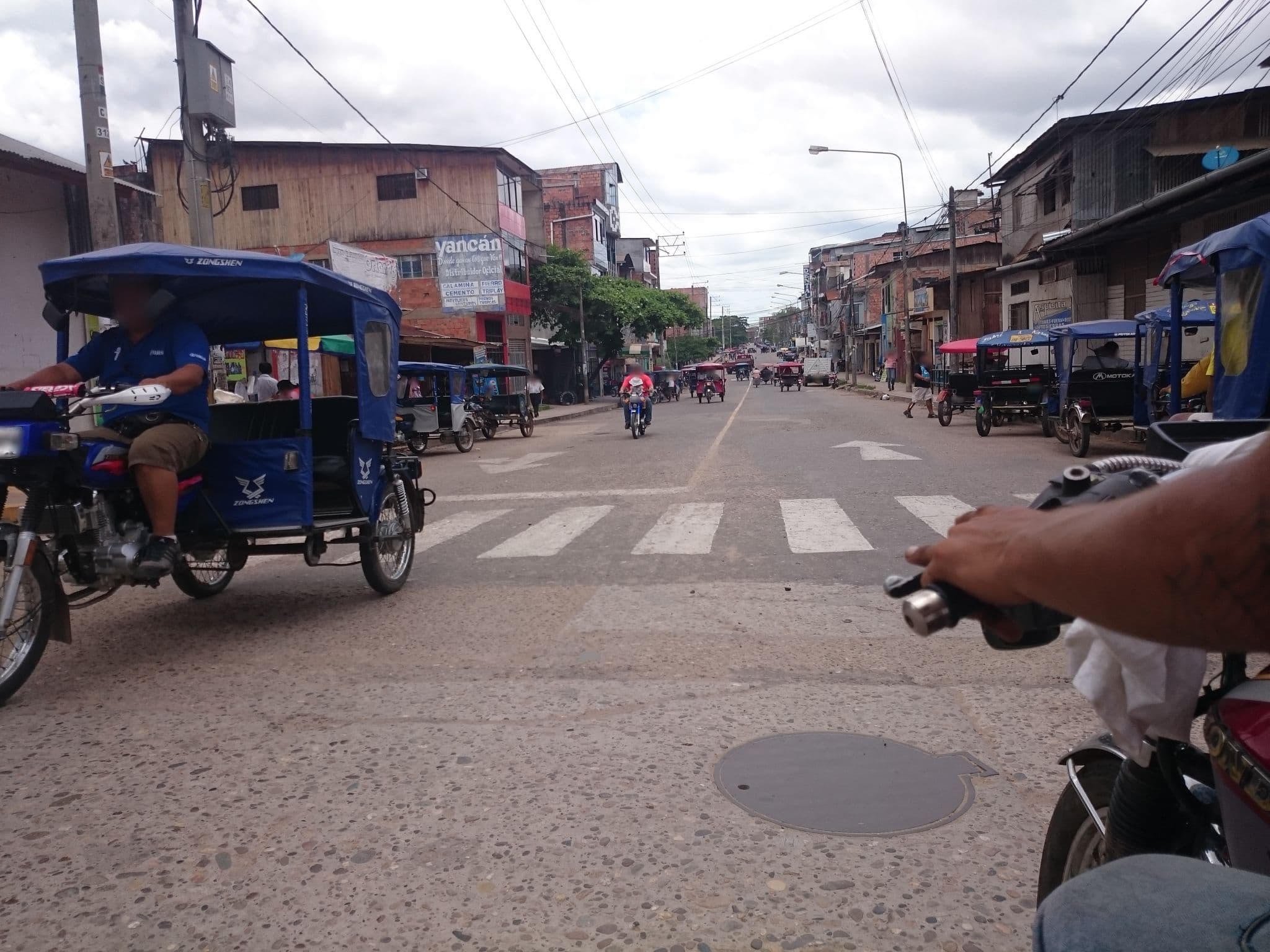 Street view near Costa del Sol Wyndham Pucallpa, San Fernando — © sguinetti (CC BY-SA · Mapillary)