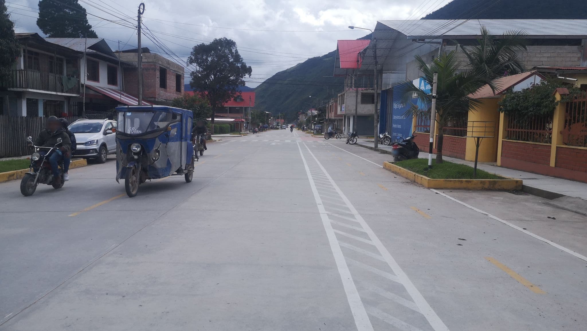 Street view near Hospedaje Charlie House, Oxapampa — © wjcarhes (CC BY-SA · Mapillary)