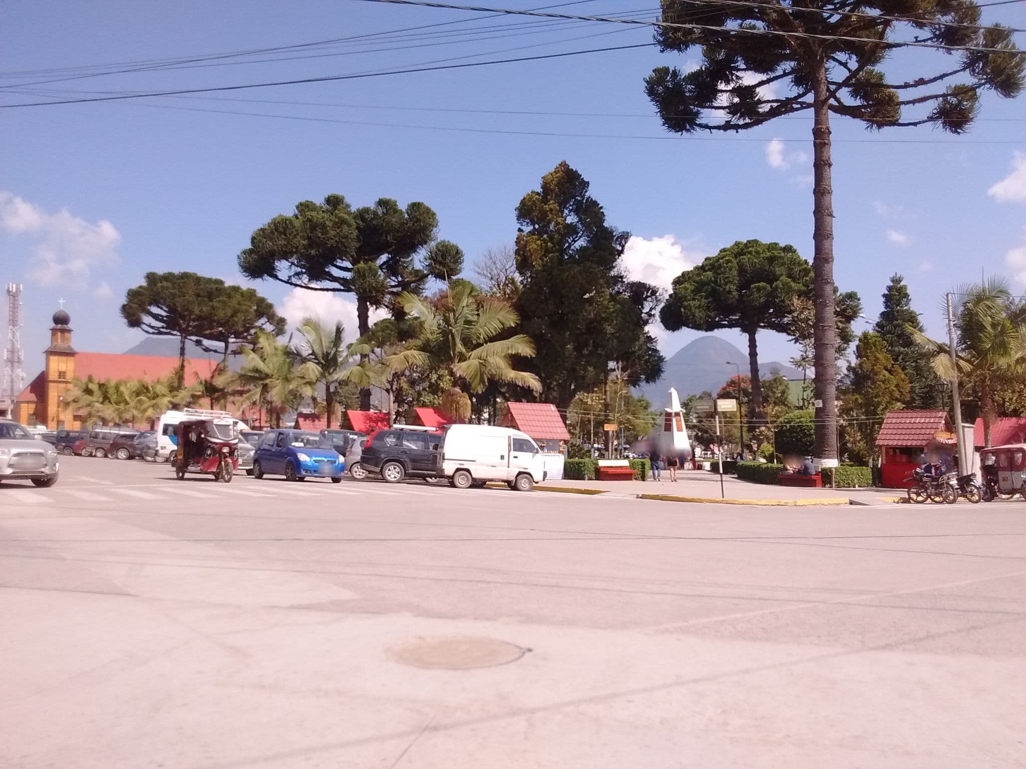 Street view near Tunki Lodge, Oxapampa — © johnarupire (CC BY-SA · Mapillary)