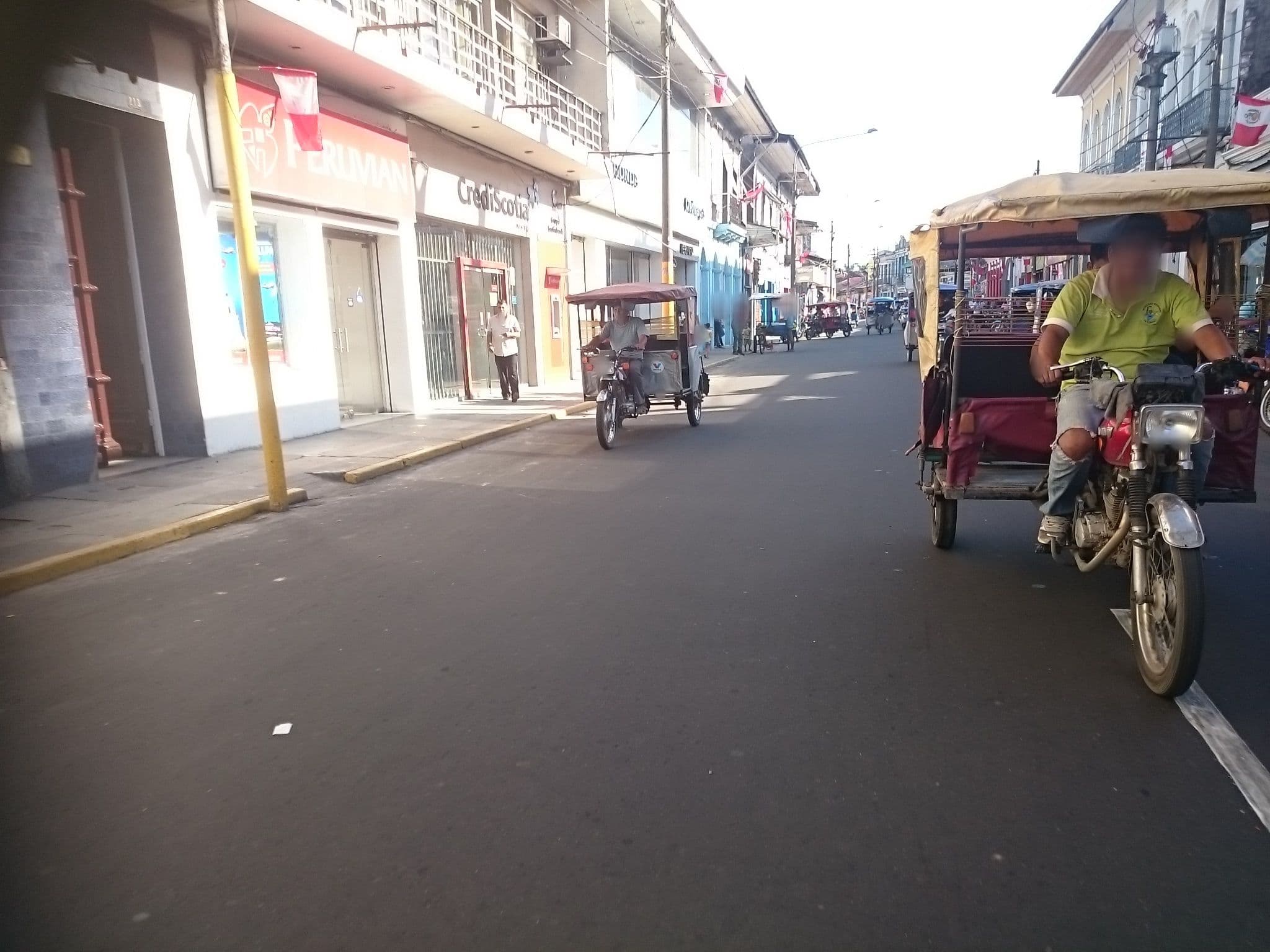 Street view near Mad Mick's Bunk House, Iquitos — © sguinetti (CC BY-SA · Mapillary)