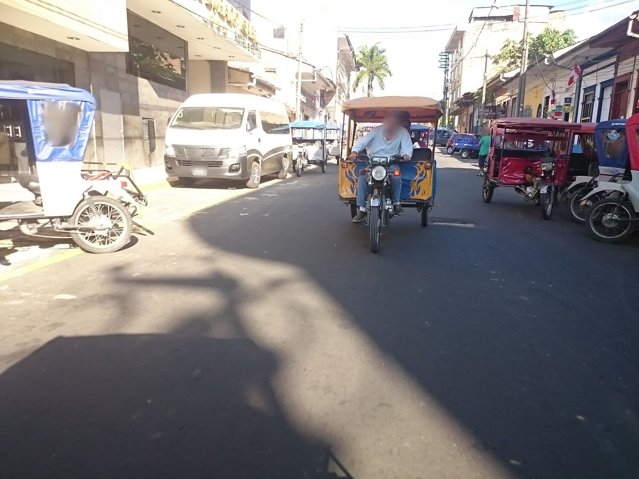 Street view near El Dorado Express, Iquitos — © sguinetti (CC BY-SA · Mapillary)