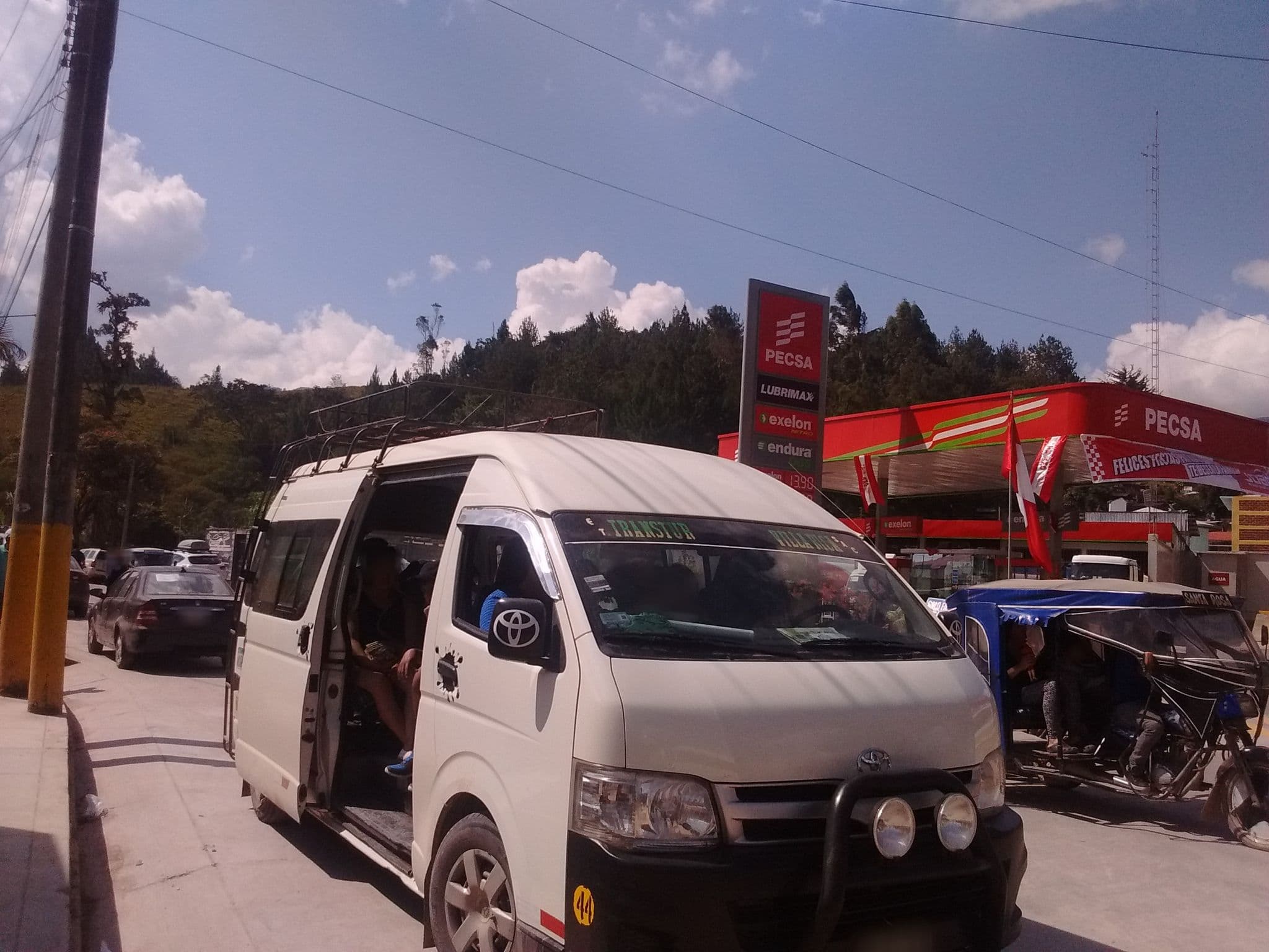 Street view near Hospedaje Italo's, Oxapampa — © johnarupire (CC BY-SA · Mapillary)