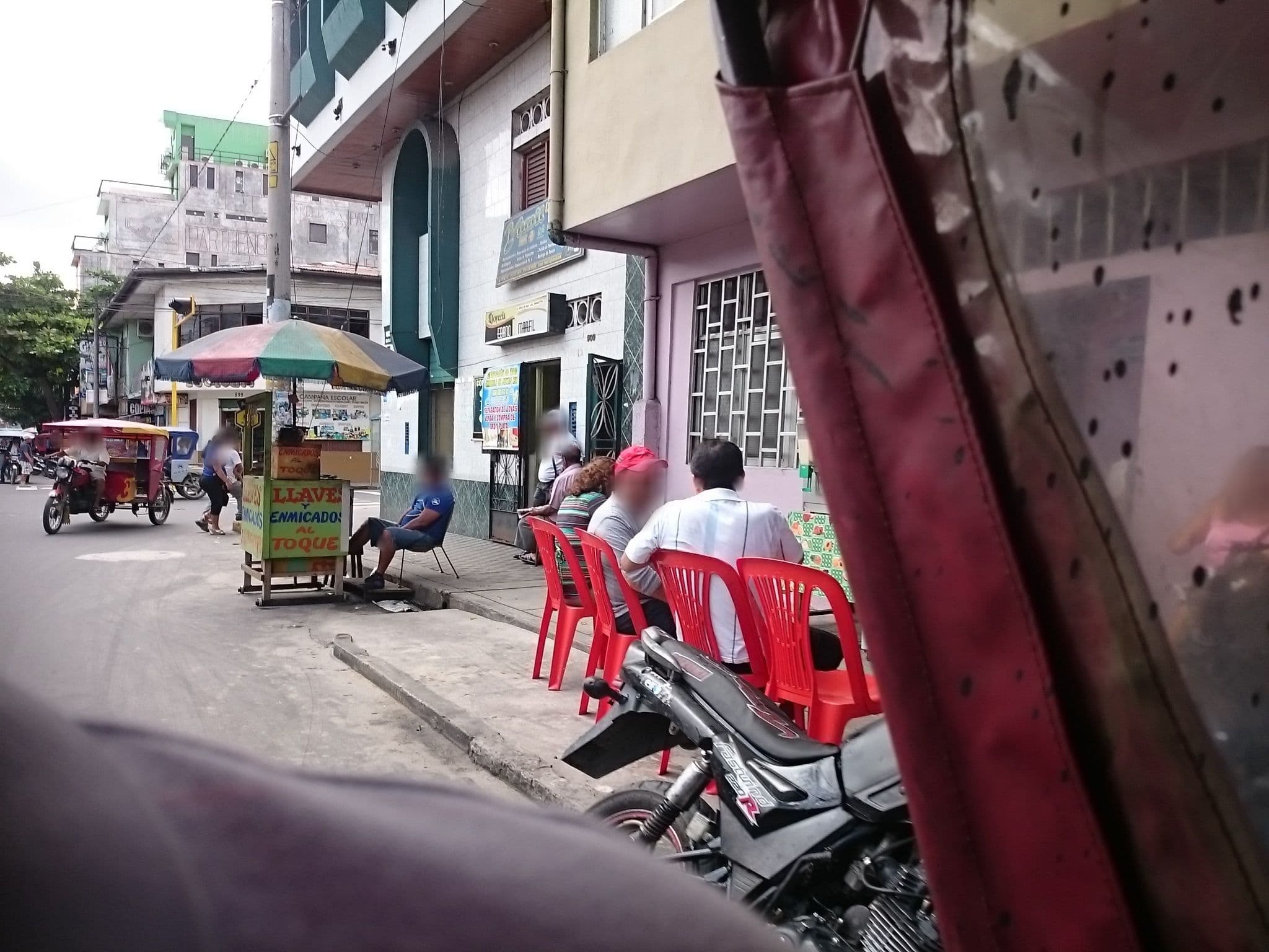 Street view near Delfin Amazonico Suites, Belen — © sguinetti (CC BY-SA · Mapillary)