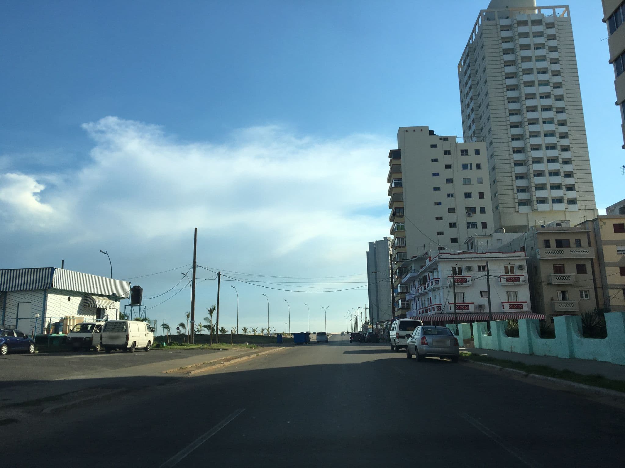 Street view near Oasis malecón 11, Vedado — © ccossio (CC BY-SA · Mapillary)