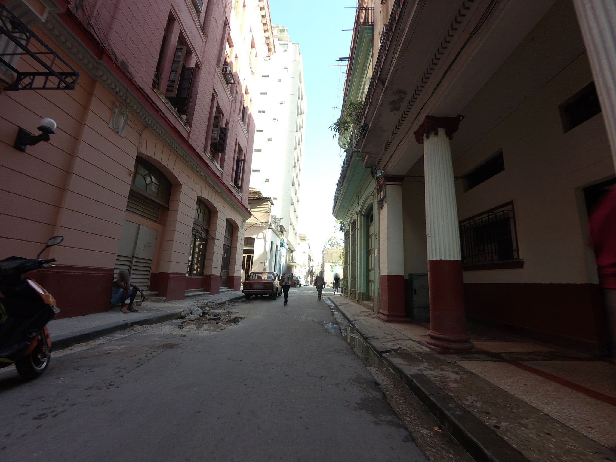 Street view near # 305, La Habana Vieja