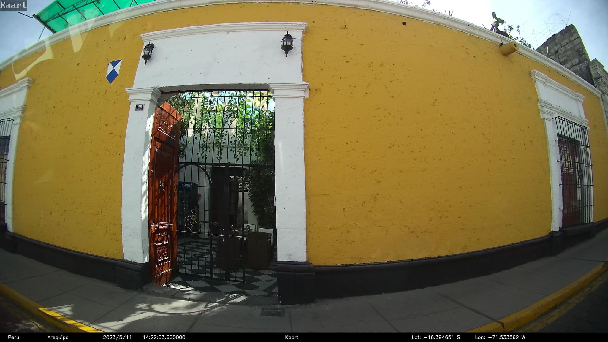 Street view near La Posada del Virrey, Arequipa — © kaart_2 (CC BY-SA · Mapillary)