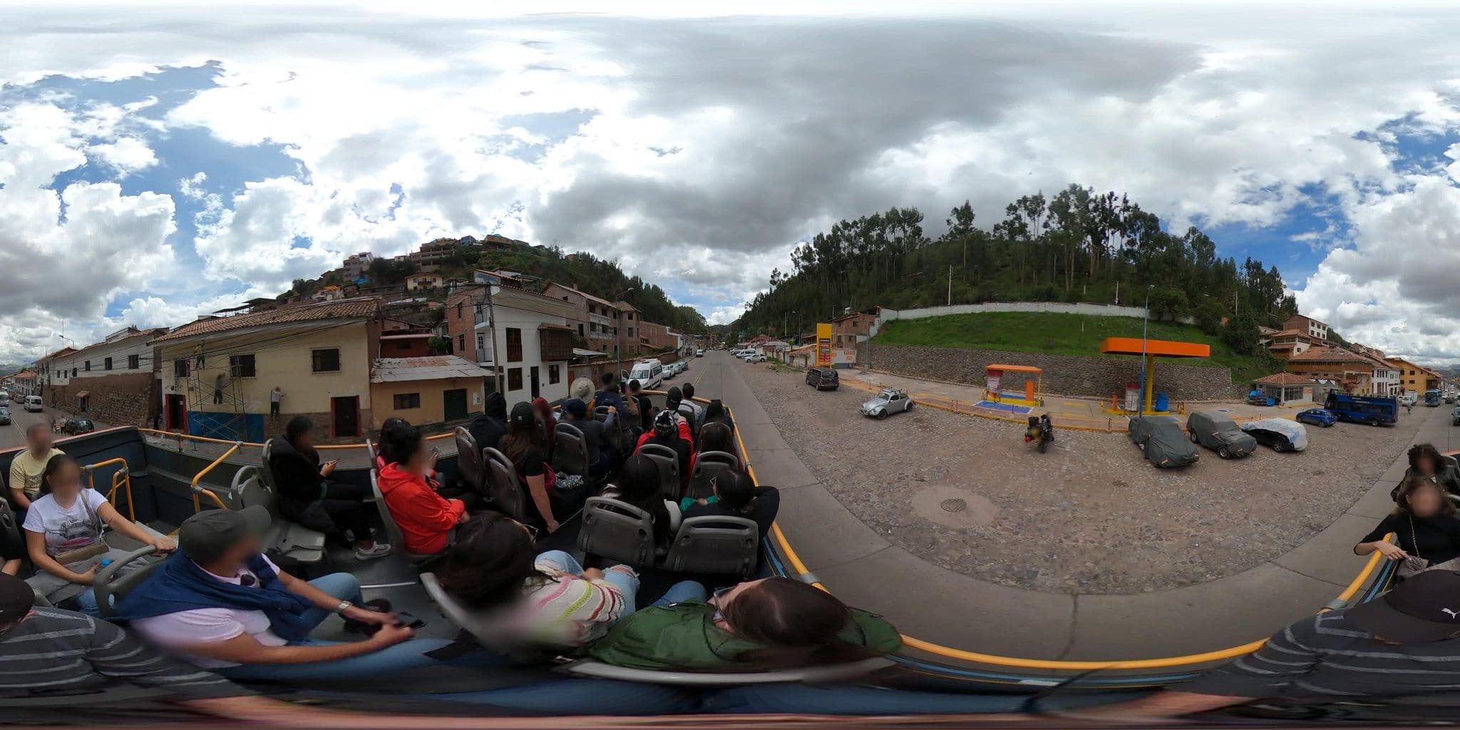 Street view near Hostal Palacio Real, Santiago — © jaderbavaresco (CC BY-SA · Mapillary)