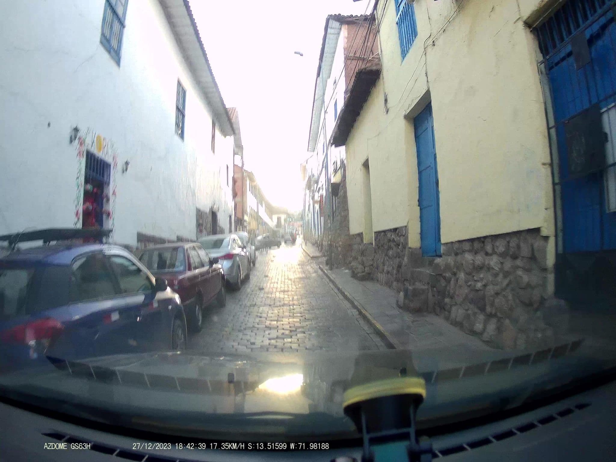 Street view near Hostal Qorichaska, Santiago — © jaderbavaresco (CC BY-SA · Mapillary)