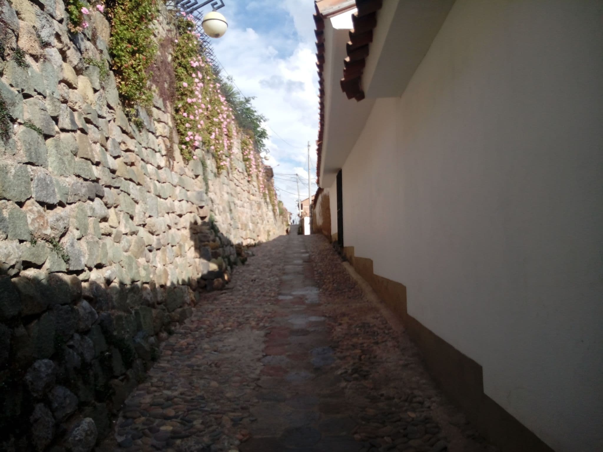 Street view near hostal umiña san blas, Wanchaq — © johnarupire (CC BY-SA · Mapillary)