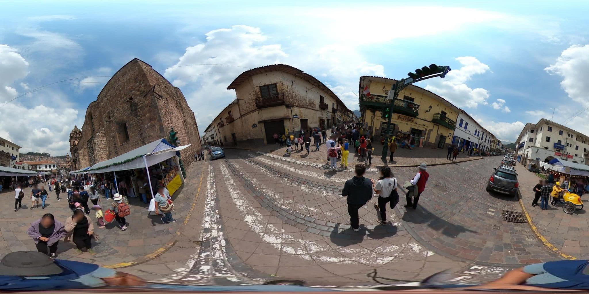 Street view near Golden House Inn, Santiago — © jaderbavaresco (CC BY-SA · Mapillary)