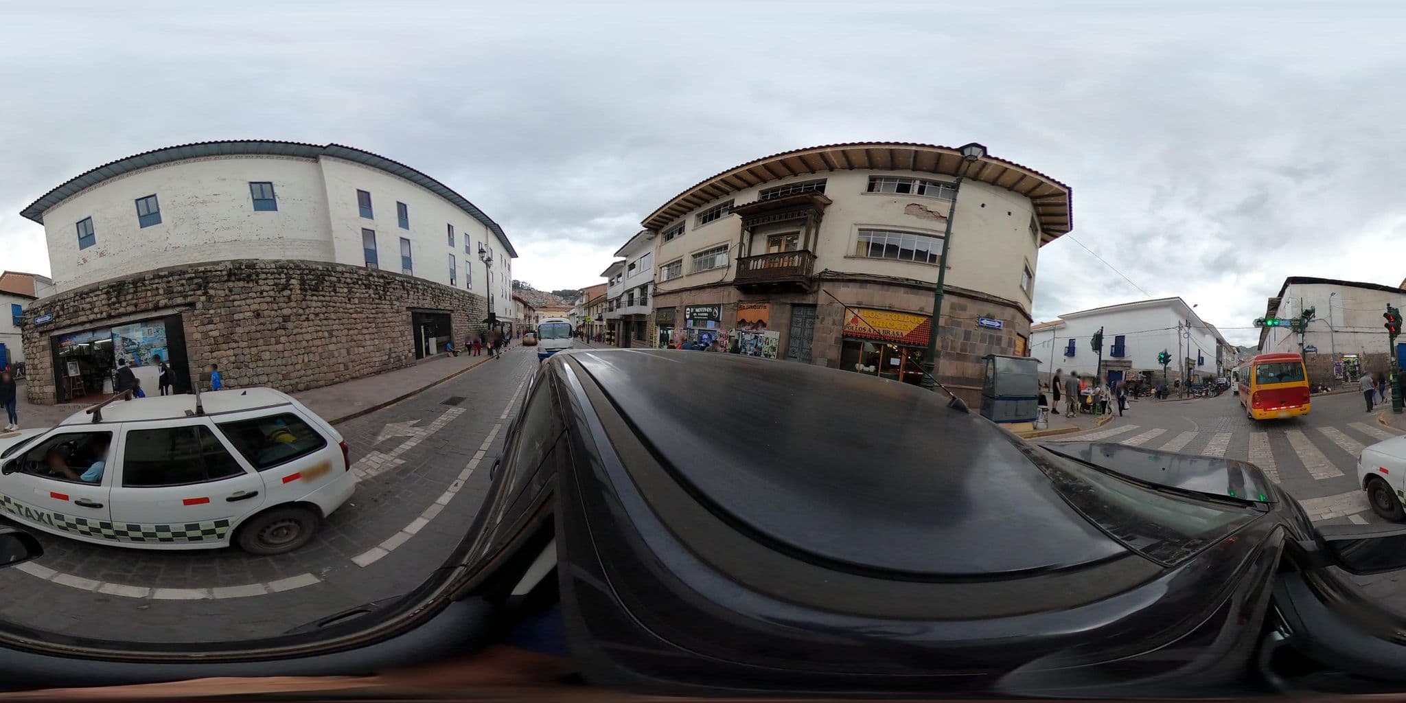Street view near Del Niño Apartments, Santiago — © jaderbavaresco (CC BY-SA · Mapillary)