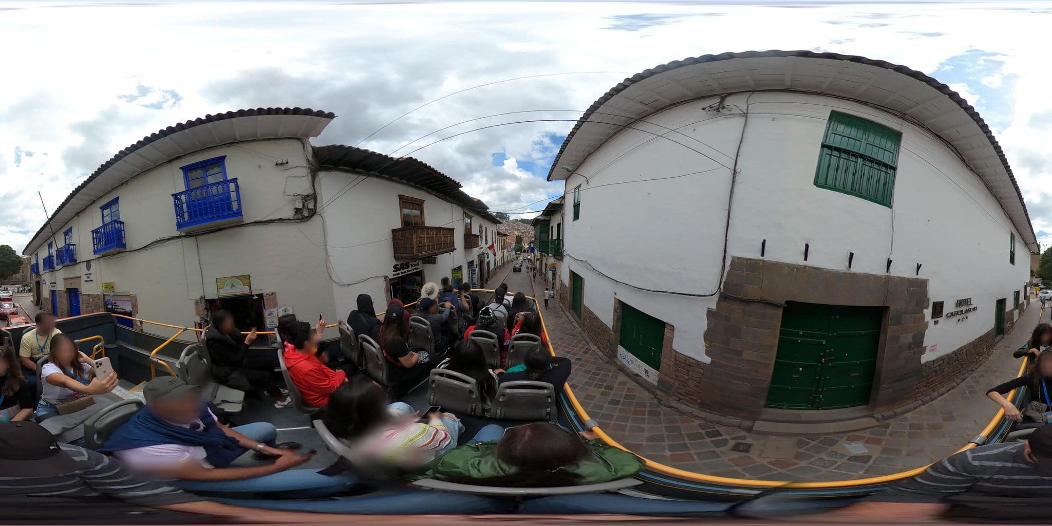 Street view near Hoteles Garcilaso, Santiago — © jaderbavaresco (CC BY-SA · Mapillary)