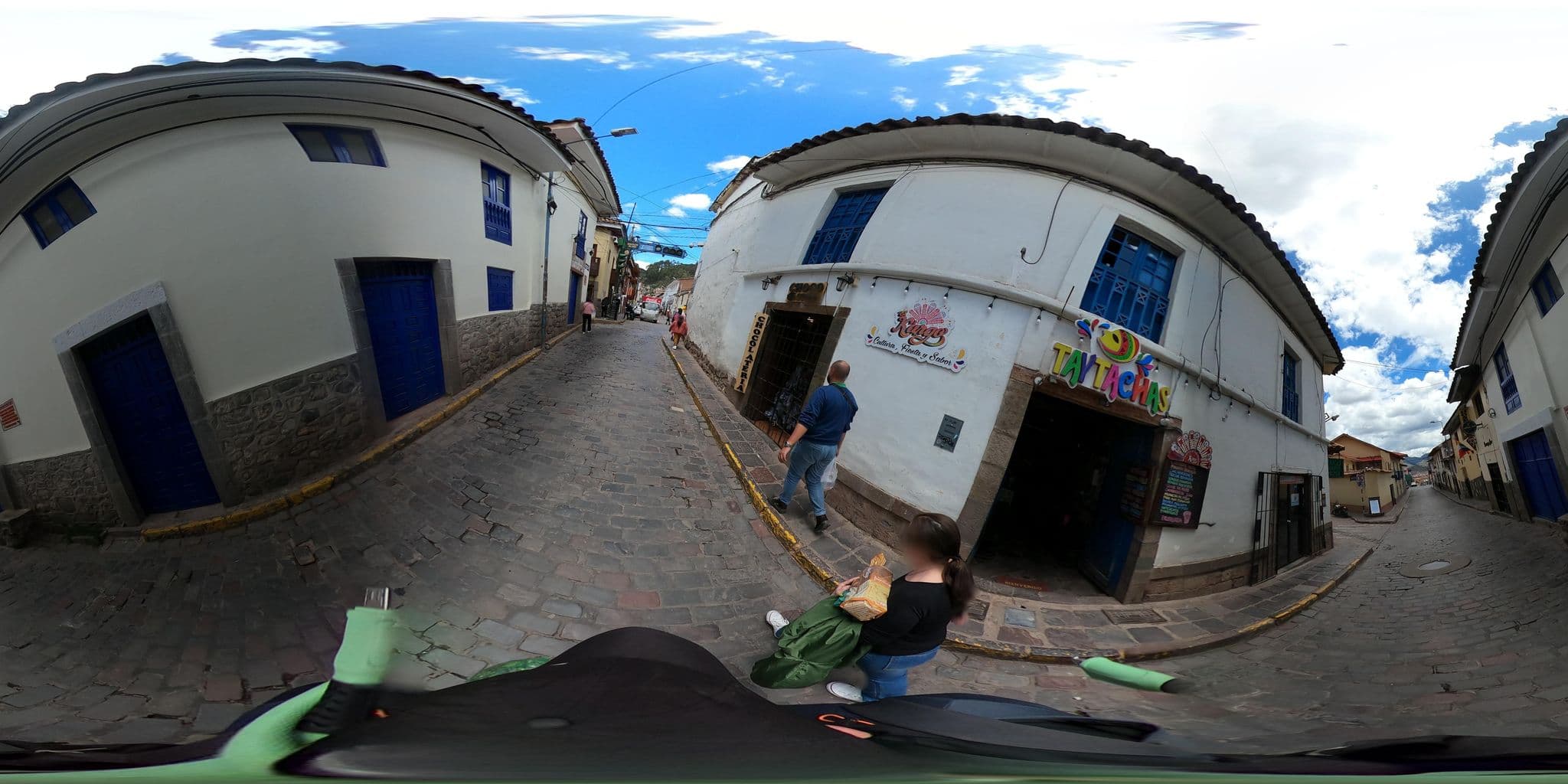 Street view near Hospedaje Acosta-F, Wanchaq — © jaderbavaresco (CC BY-SA · Mapillary)
