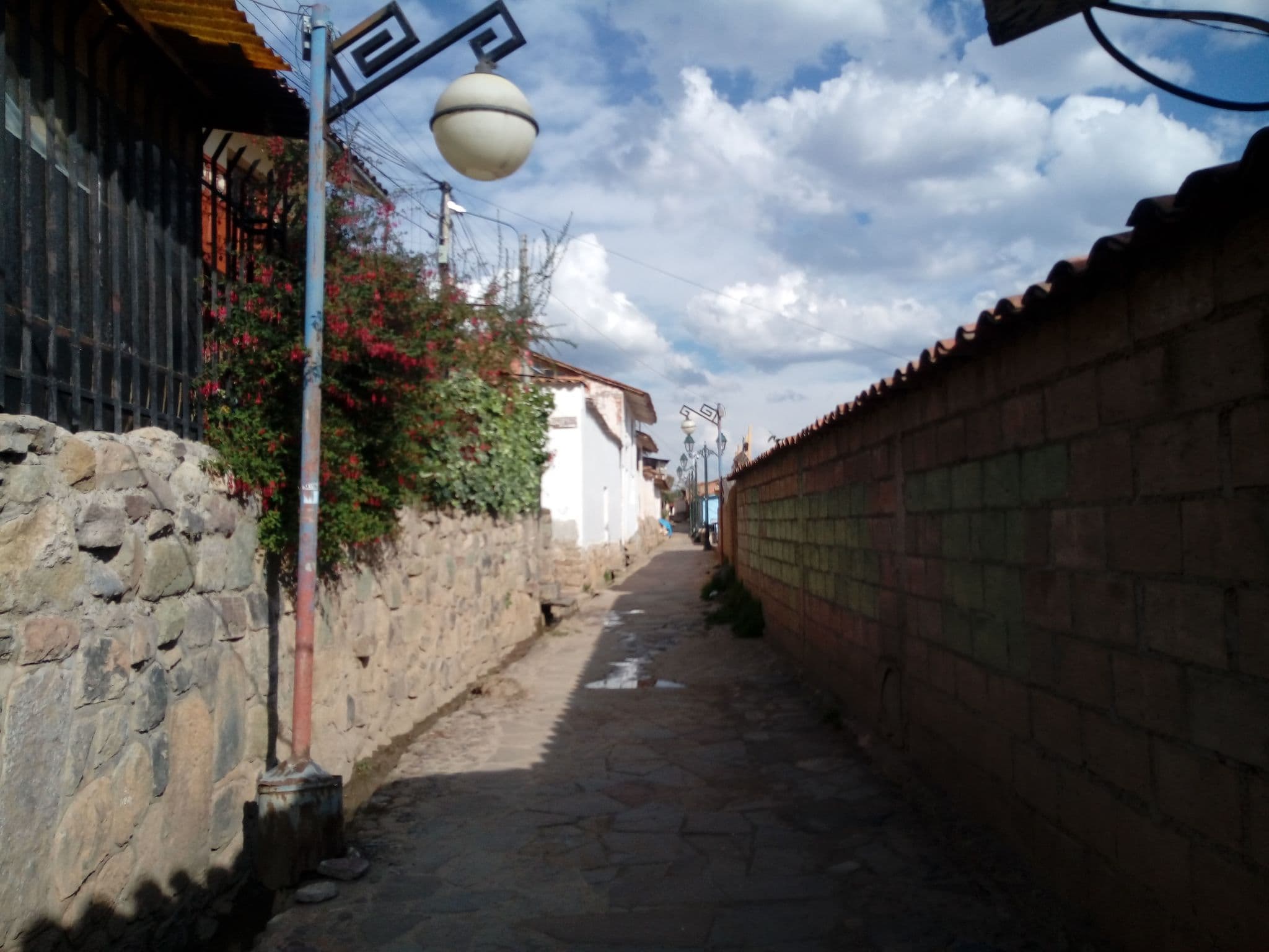 Street view near Cusco Viewpoint hostel, Wanchaq — © johnarupire (CC BY-SA · Mapillary)