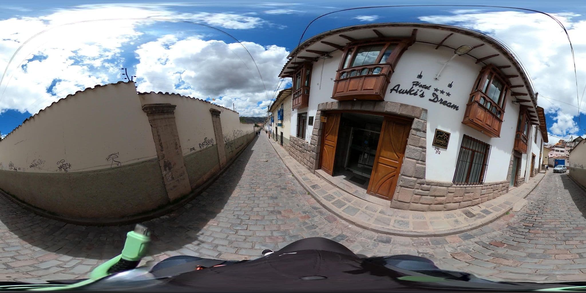 Street view near Awki's Dream Hotel, Wanchaq — © jaderbavaresco (CC BY-SA · Mapillary)