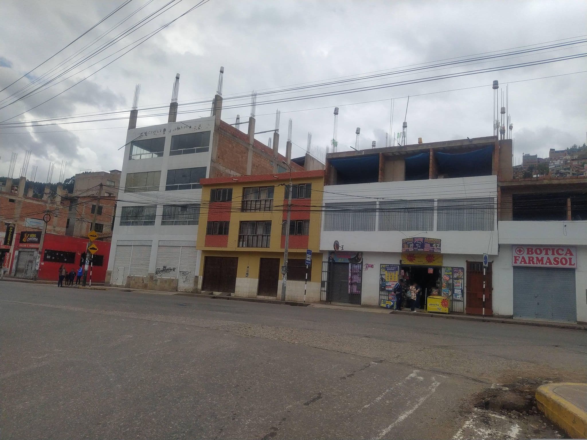 Street view near Hostal La Nuit, Wanchaq — © johnarupire (CC BY-SA · Mapillary)