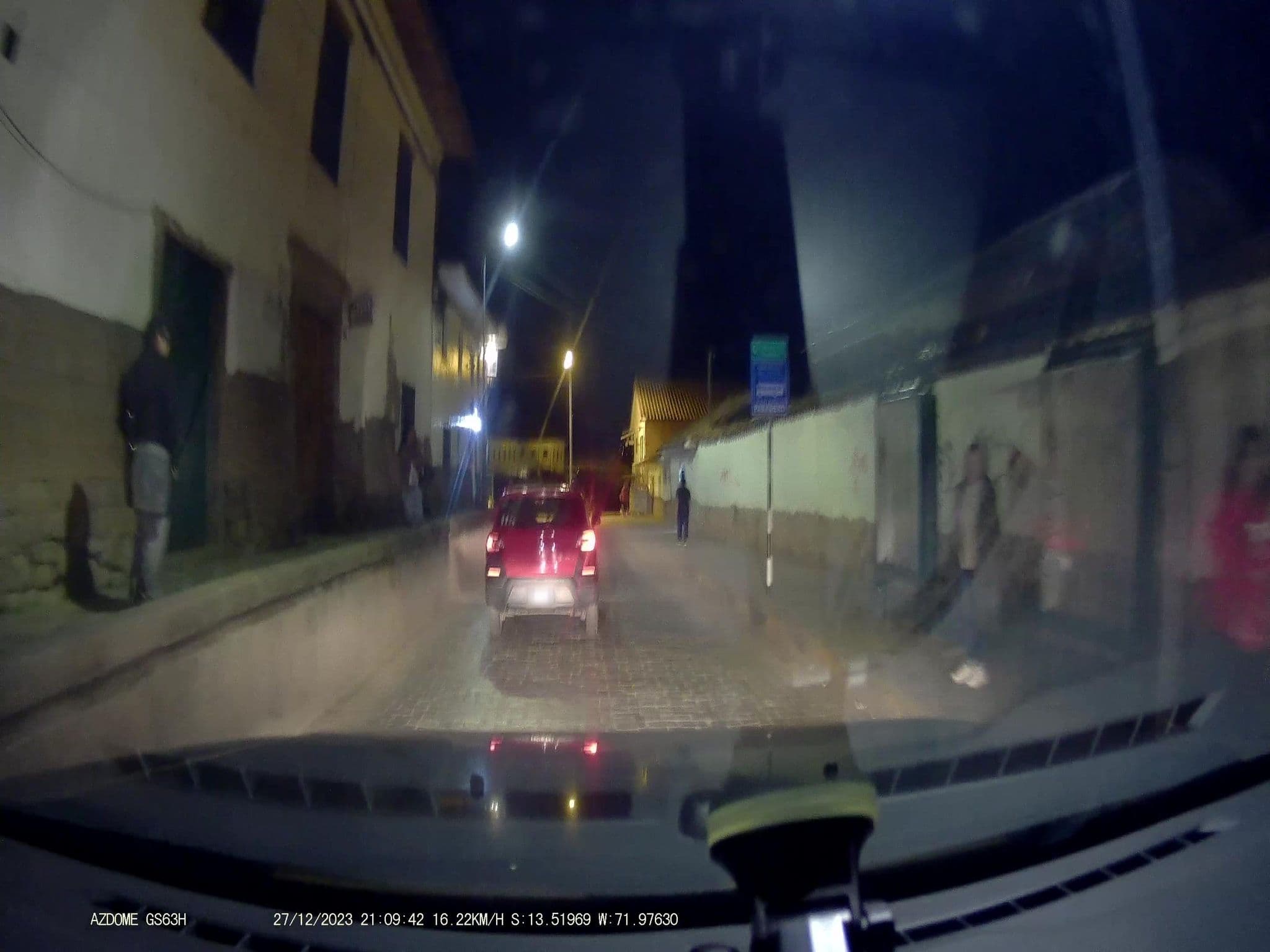 Street view near Hostal San Juan Macias, Santiago — © jaderbavaresco (CC BY-SA · Mapillary)