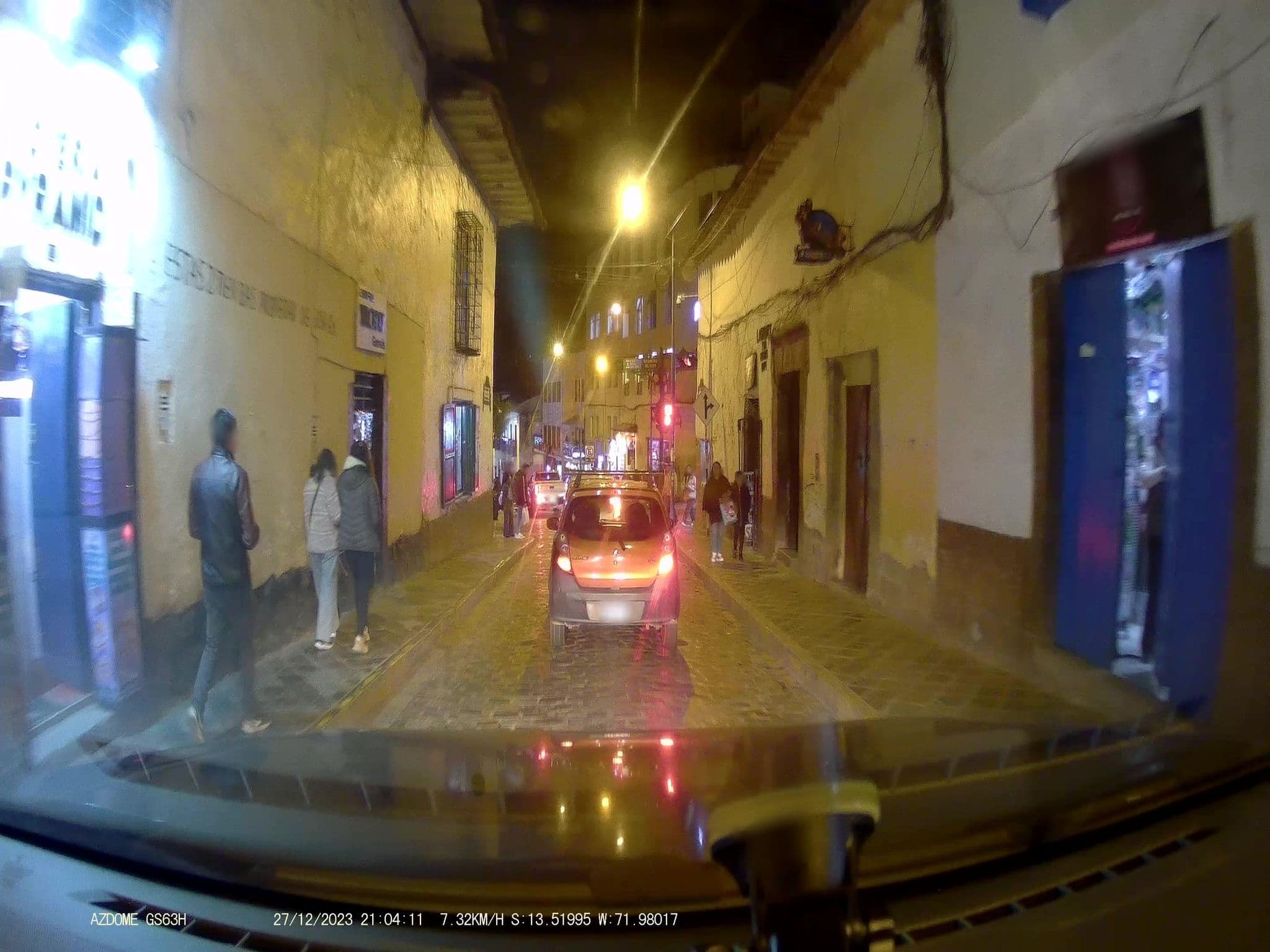 Street view near Qoori Punku, Santiago — © jaderbavaresco (CC BY-SA · Mapillary)