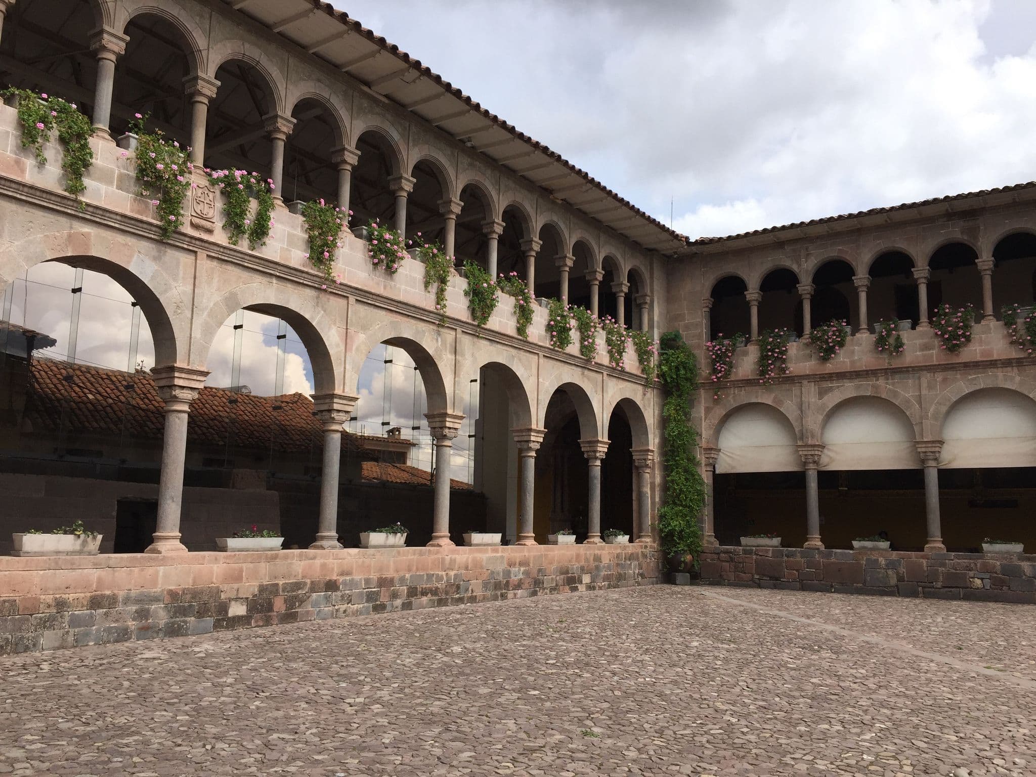 Street view near Hostal pascana, Wanchaq — © raul (CC BY-SA · Mapillary)