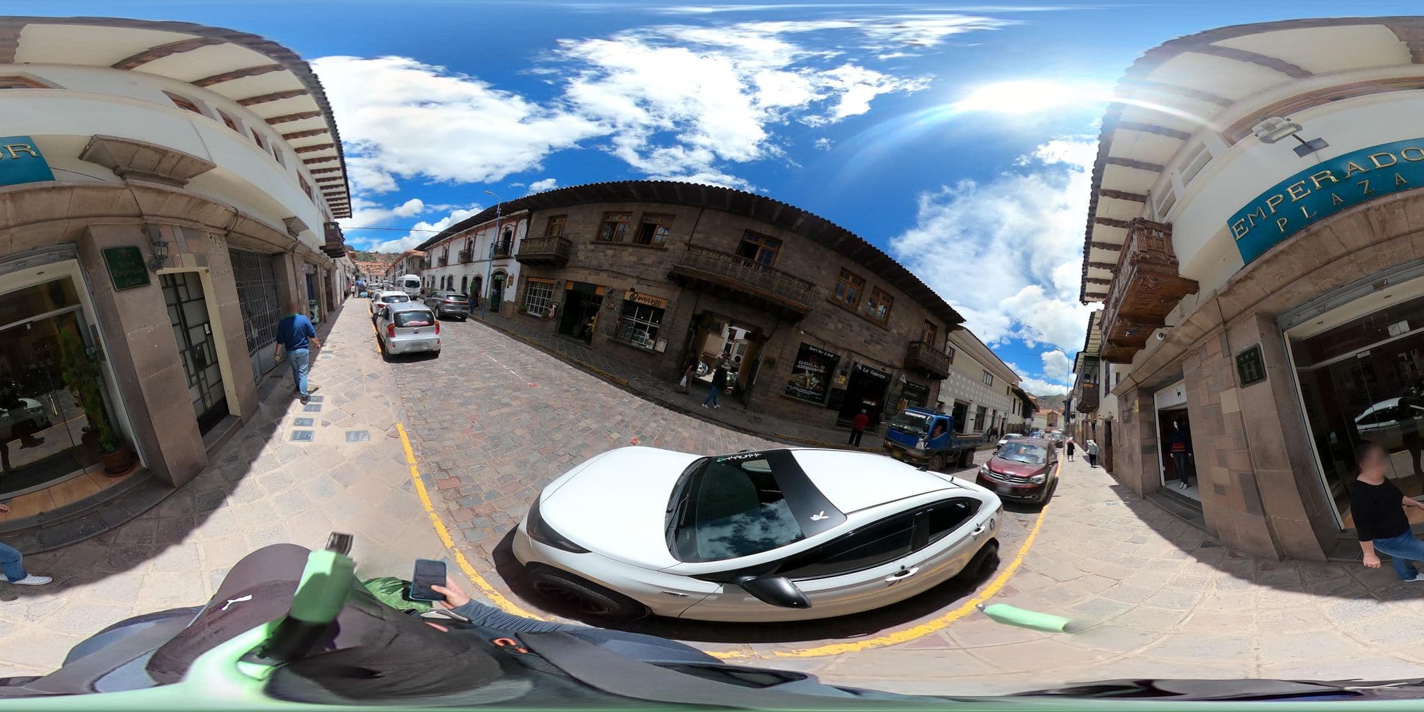 Street view near Hotel Emperador Plaza, Santiago — © jaderbavaresco (CC BY-SA · Mapillary)