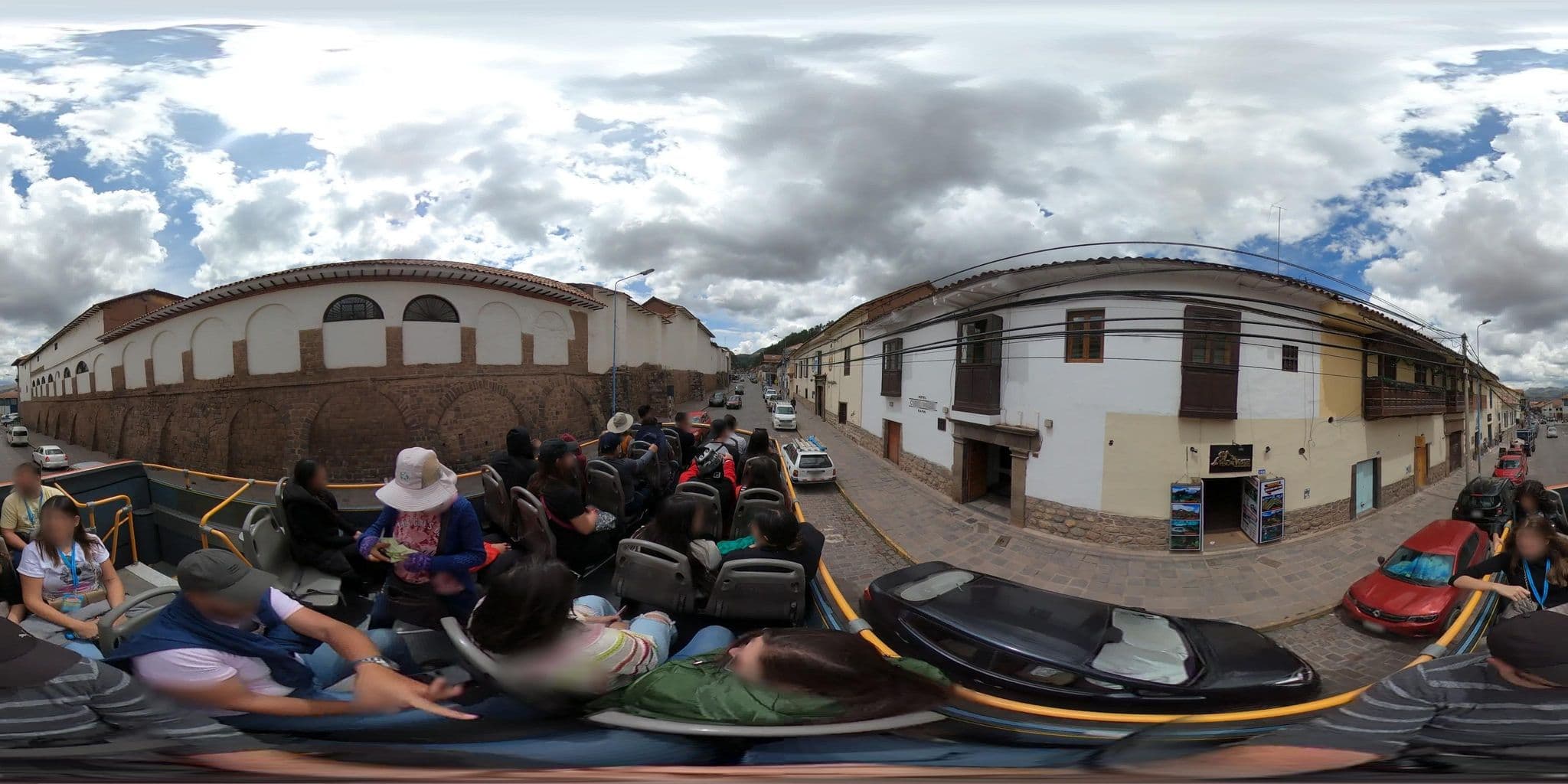 Street view near Casa Saphi B&B, Santiago — © jaderbavaresco (CC BY-SA · Mapillary)