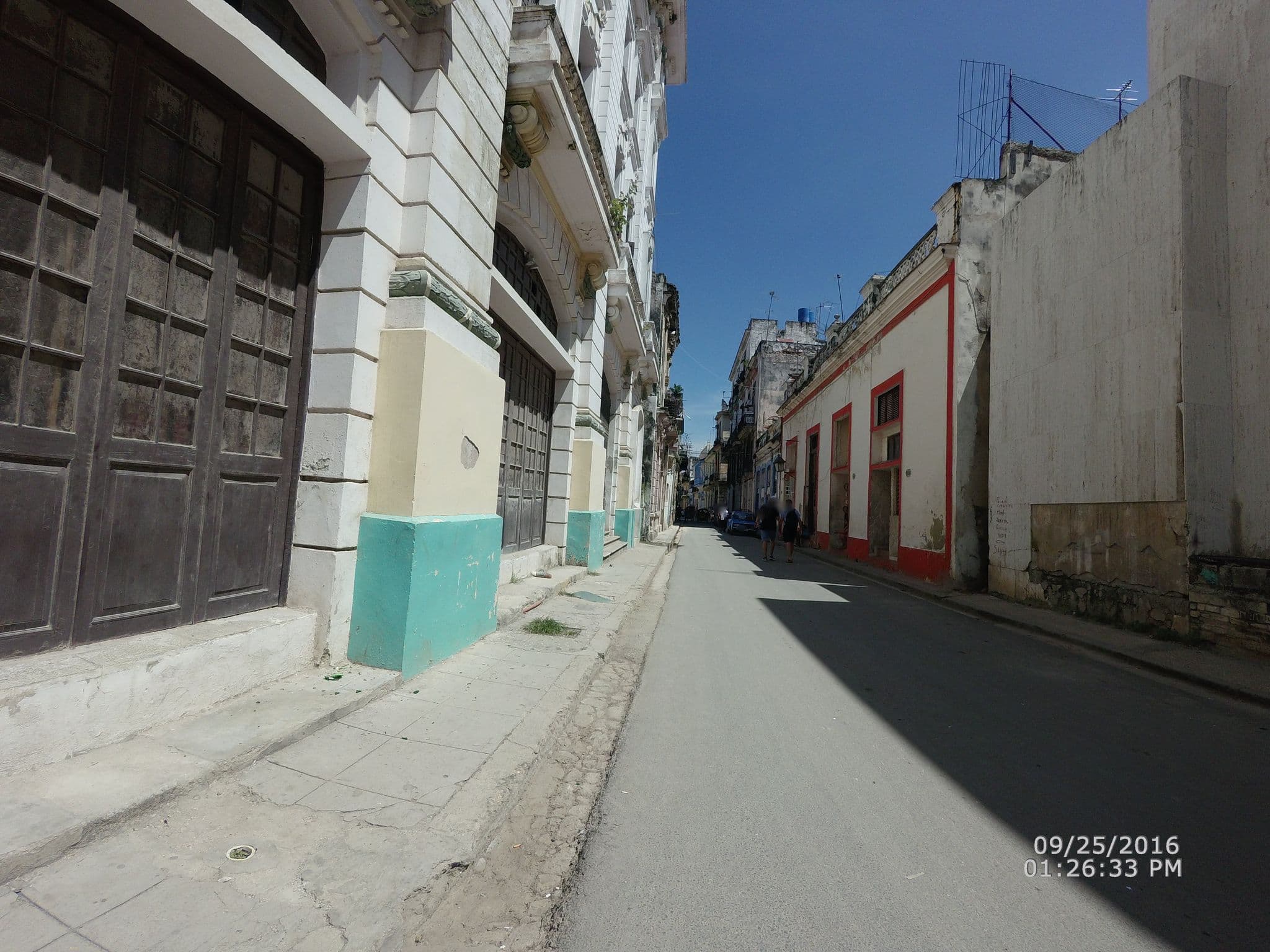 Street view near Casa Aguiar 209, La Habana Vieja
