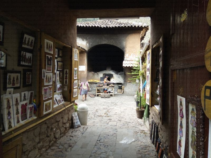 Street view near Varayoq Hostal, Pisac — © janvanbekkum (CC BY-SA · Mapillary)