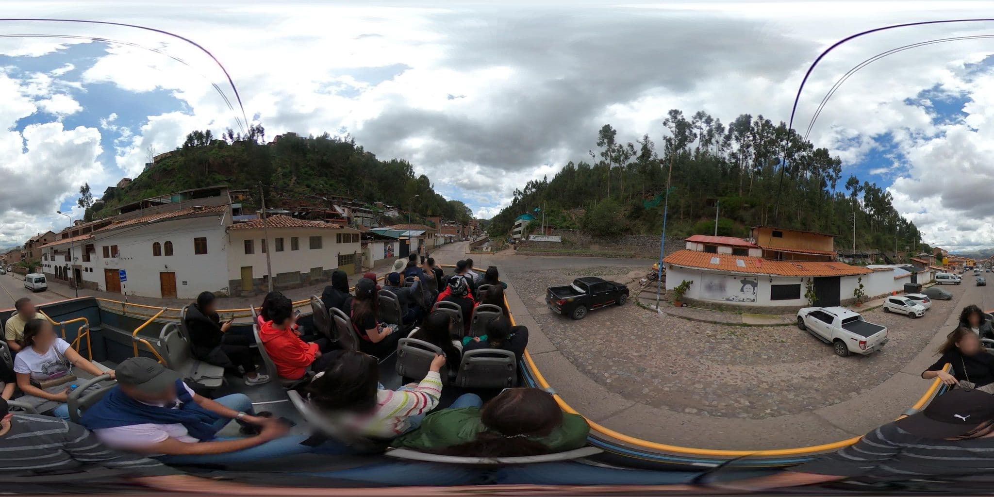 Street view near Hotel Mama sara, Santiago — © jaderbavaresco (CC BY-SA · Mapillary)