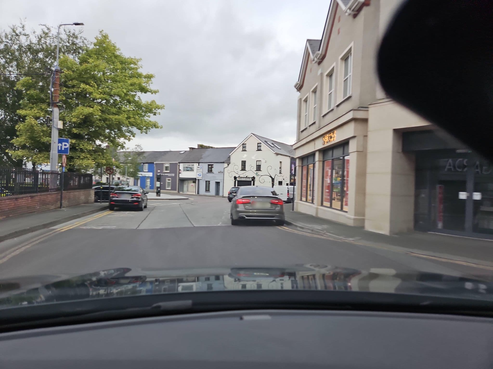 Street view near Seán Óg's, Tralee — © toho (CC BY-SA · Mapillary)