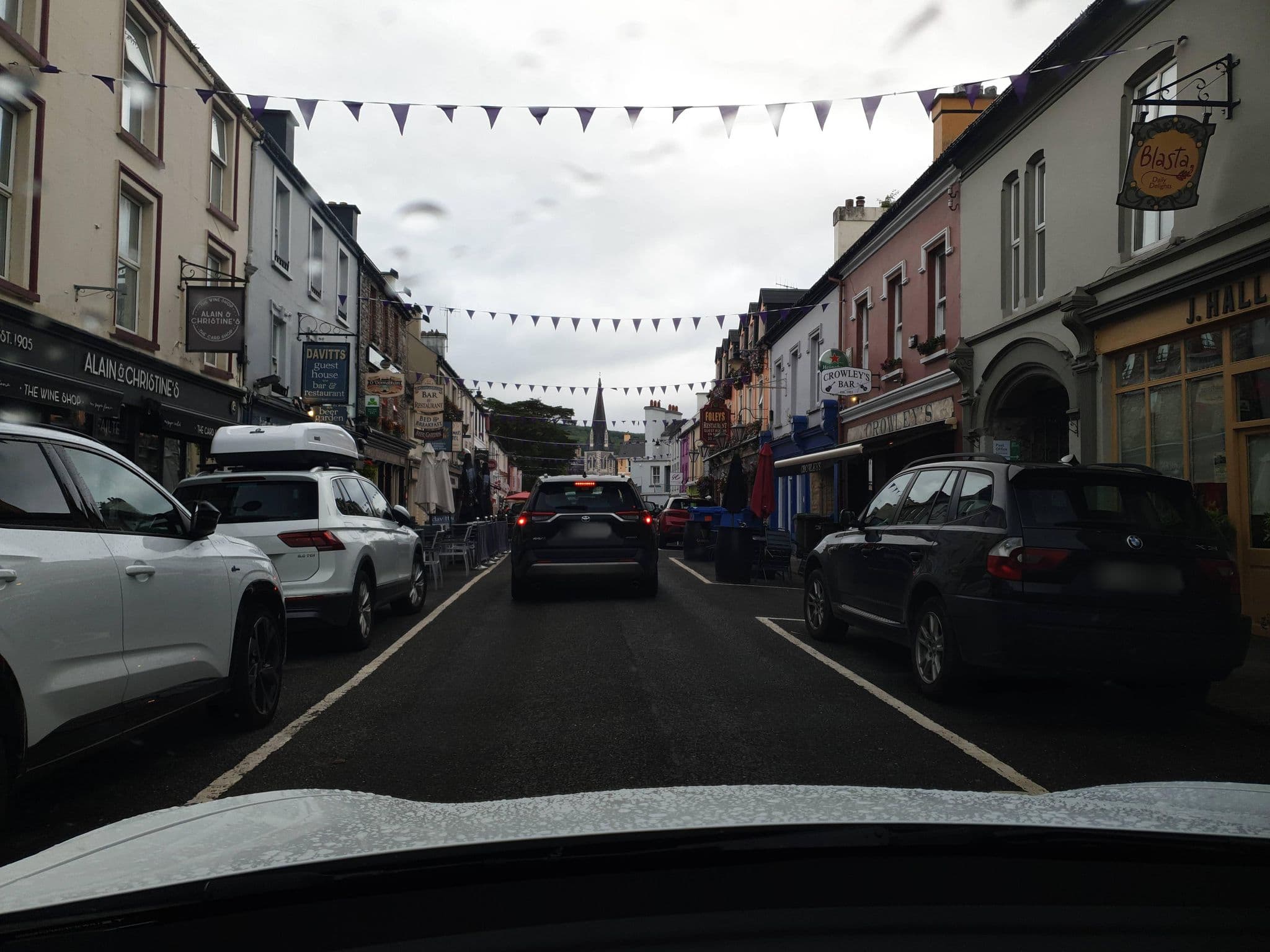 Street view near Hallisseys B&B, Kenmare — © yannakis (CC BY-SA · Mapillary)