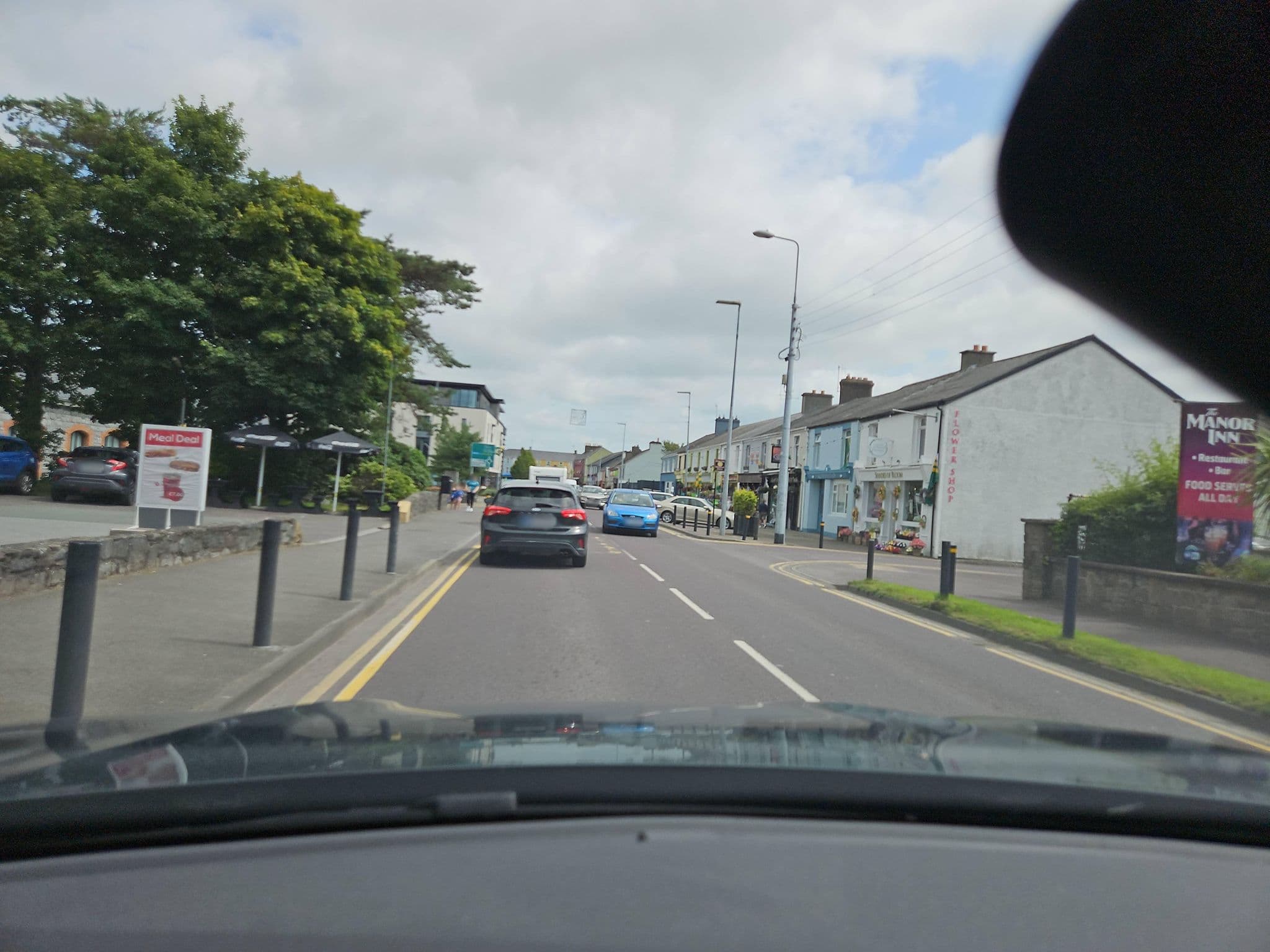 Street view near The Manor Inn, Killorglin — © toho (CC BY-SA · Mapillary)