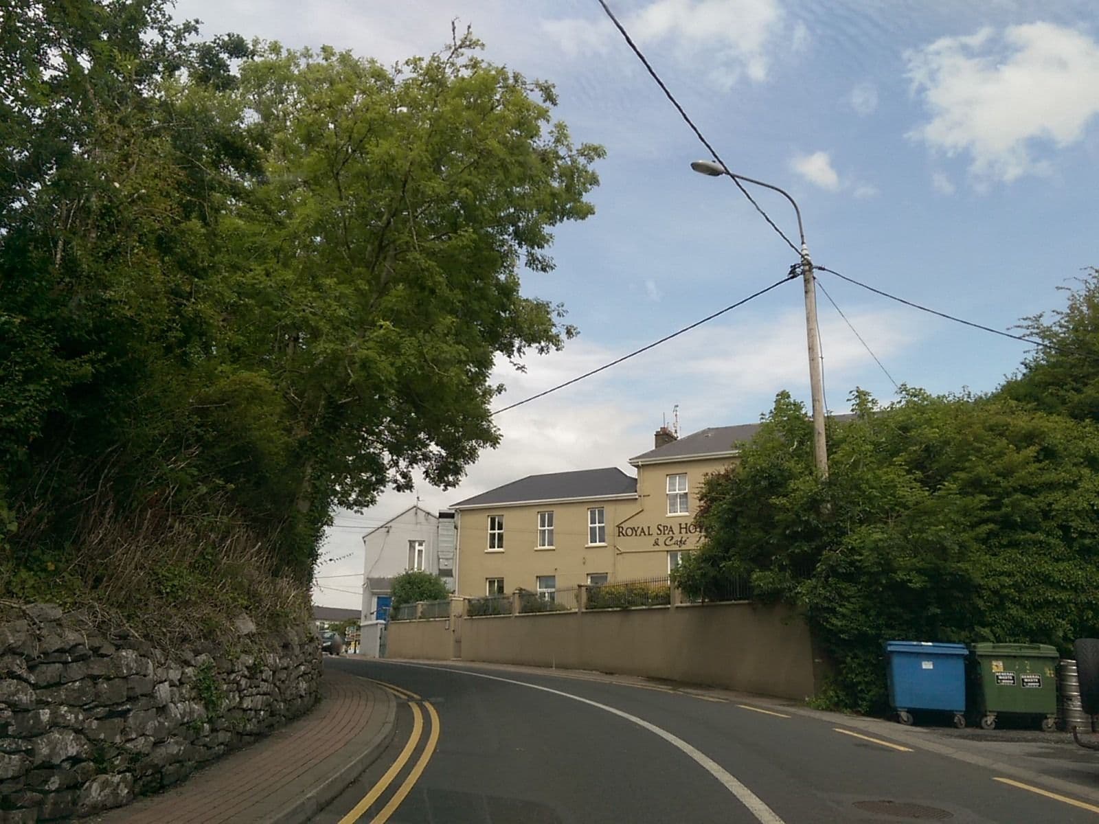 Street view near O'Loughlin's Bed & Breakfast, Ennistimon — © dacor (CC BY-SA · Mapillary)