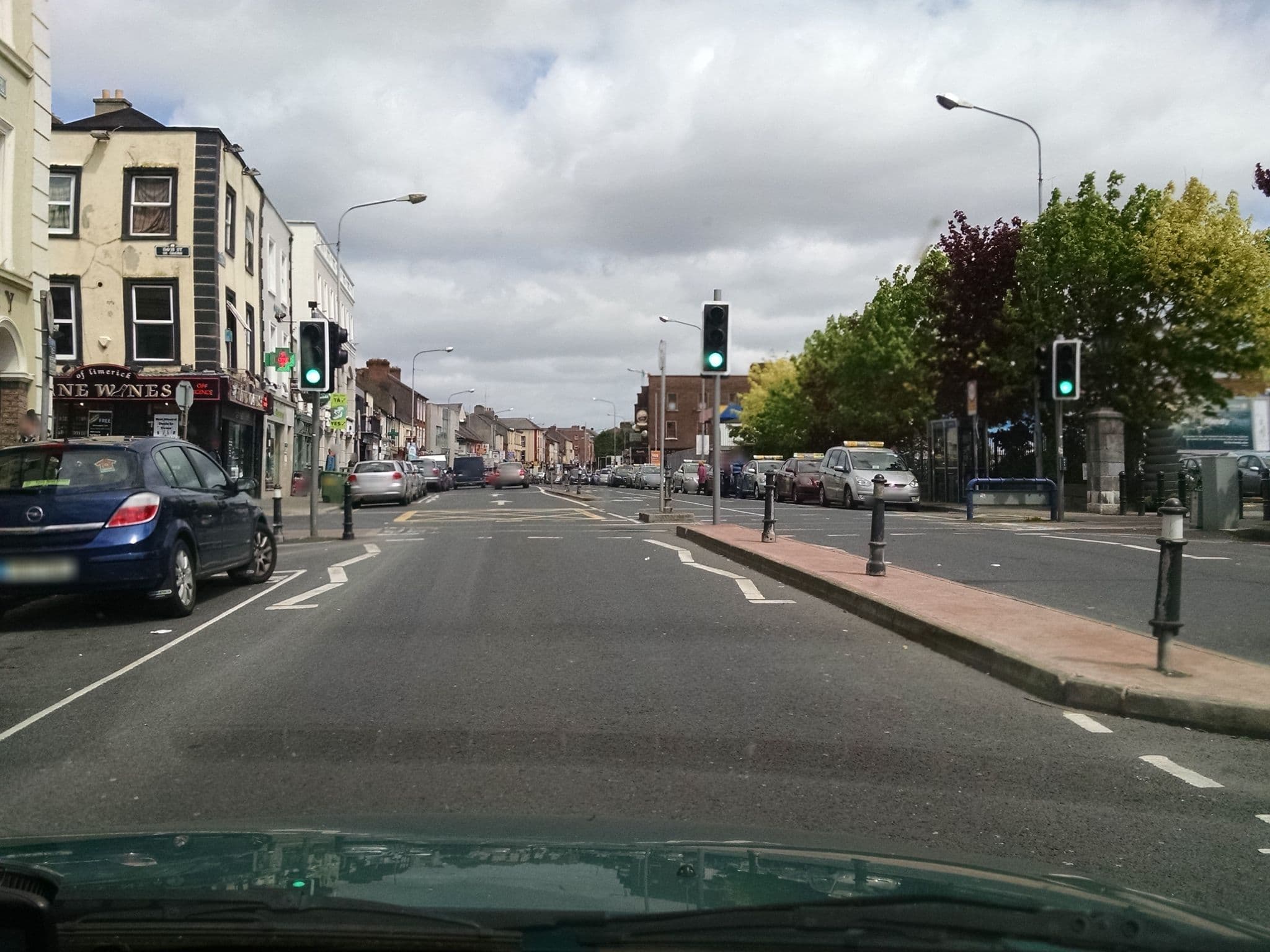 Street view near Railway Hotel, Limerick — © stephanep (CC BY-SA · Mapillary)