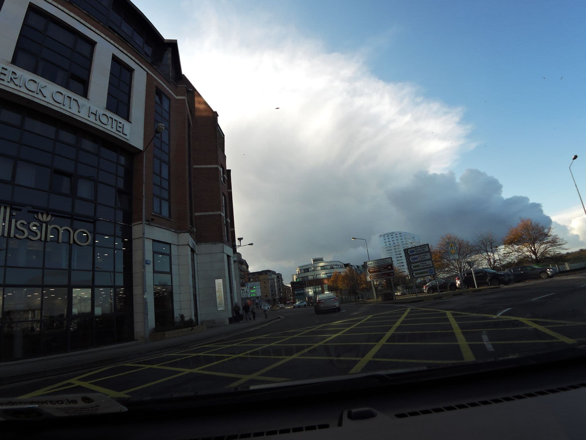 Street view near Jury's Inn, Limerick — © dacor (CC BY-SA · Mapillary)