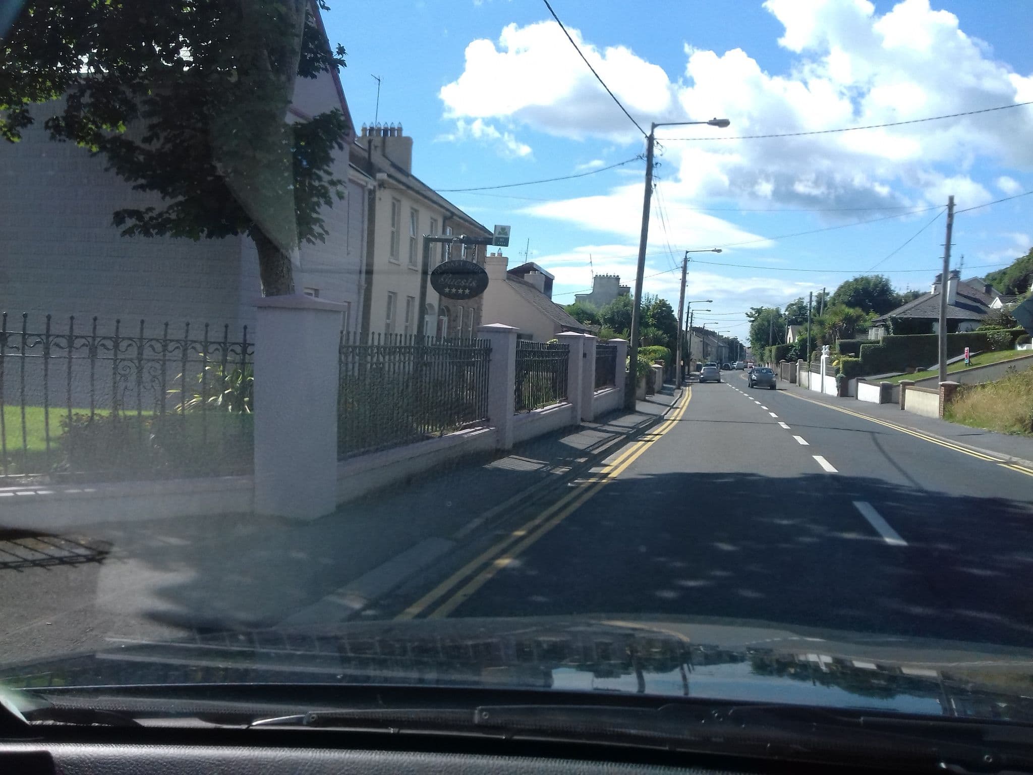 Street view near Glenart House, Trá Mhór — © debigc (CC BY-SA · Mapillary)