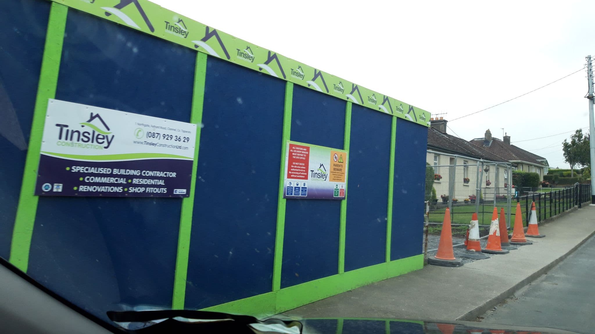 Street view near Hillcrest Guest House, Cluain Meala — © debigc (CC BY-SA · Mapillary)