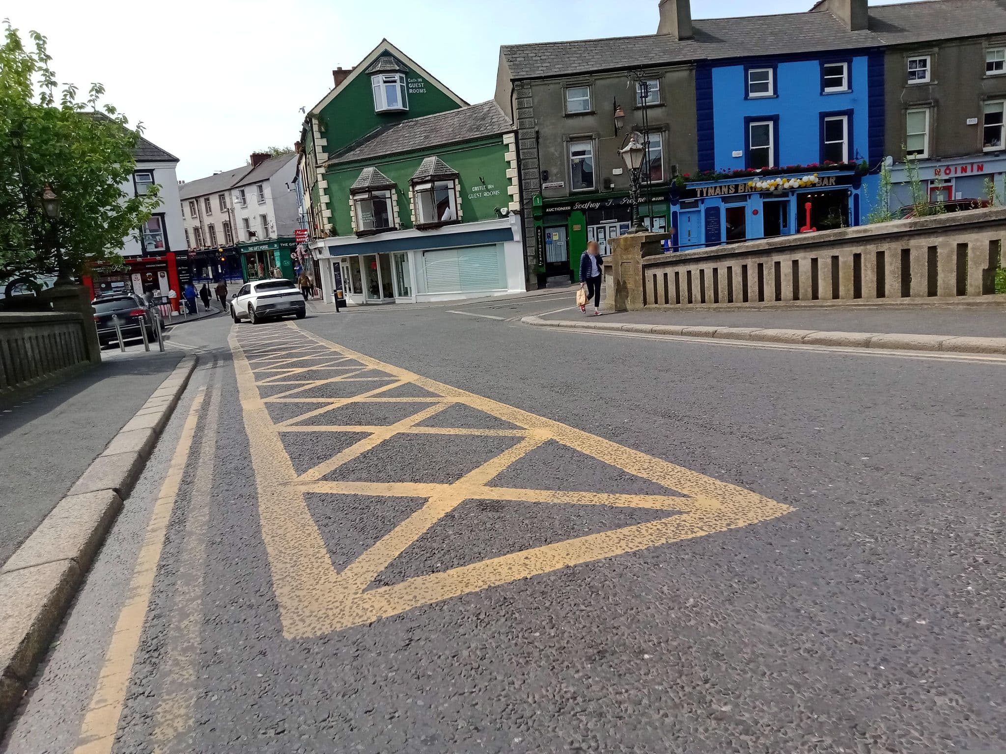 Street view near McSorleys Bar & Grill, Kilkenny — © annekaro (CC BY-SA · Mapillary)