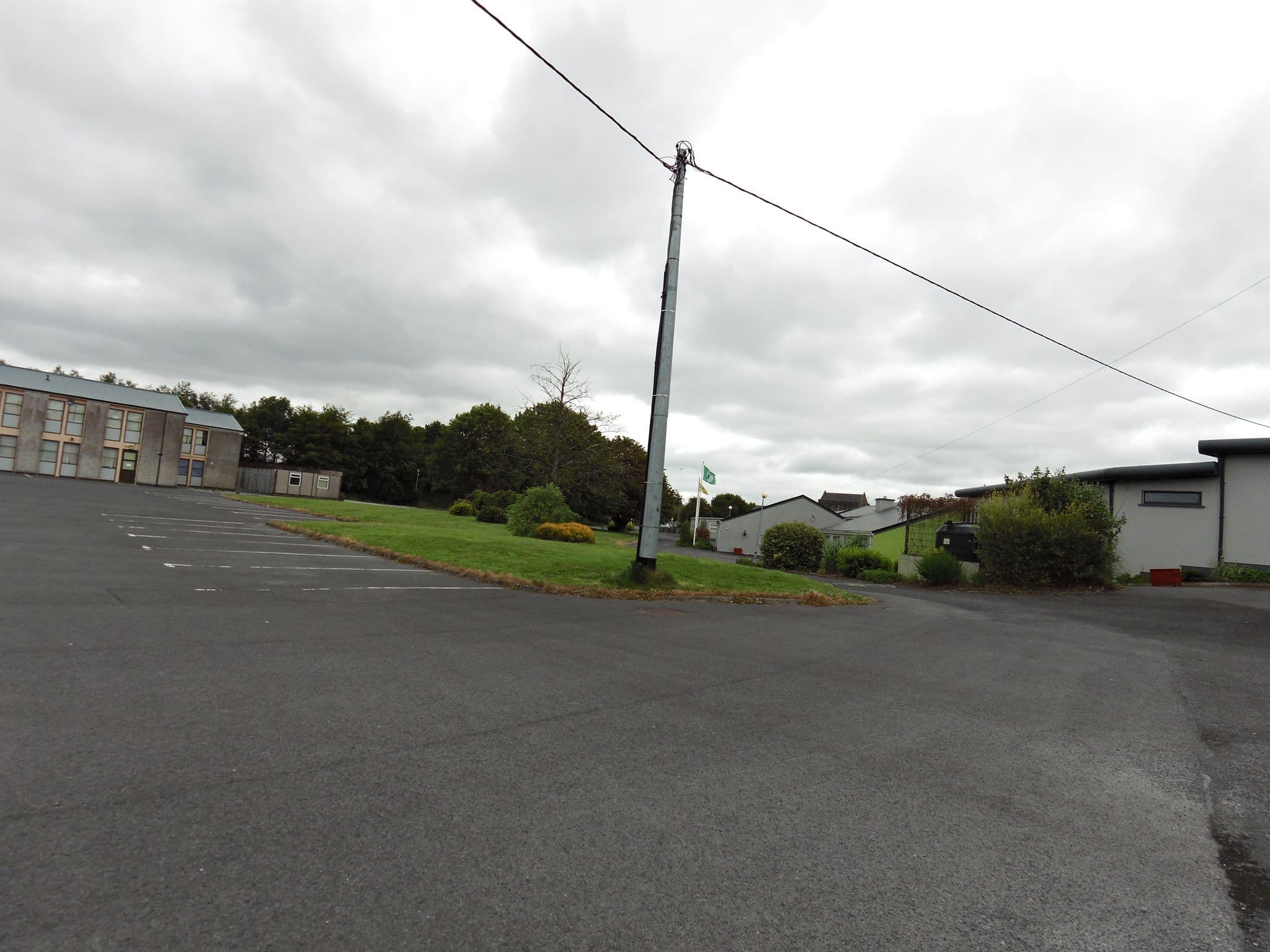 Street view near New Park Hotel, Athenry — © dacor (CC BY-SA · Mapillary)