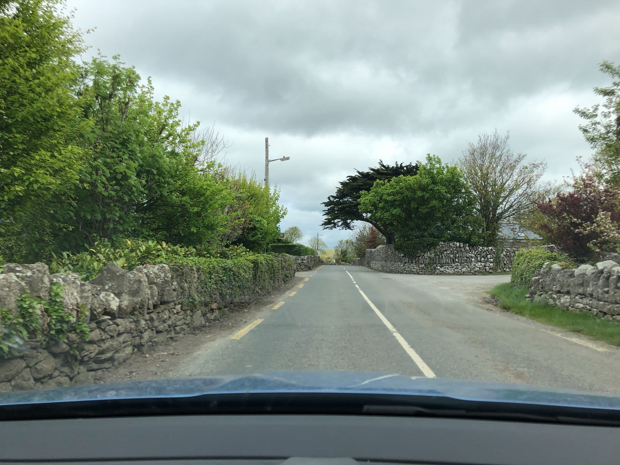 Street view near Moneen B&B, Bearna — © stefan005 (CC BY-SA · Mapillary)